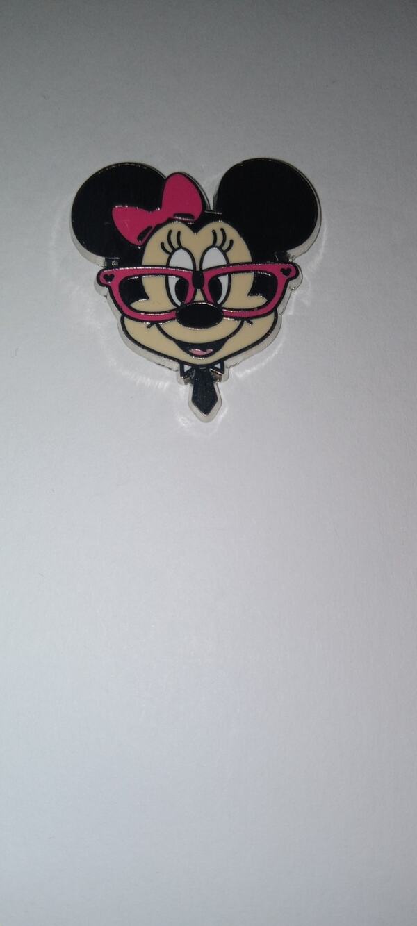Disney nerds rock head Minnie Mouse pin.